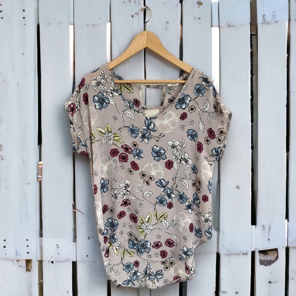 Women's Mauve Lilac Floral Short Sleeve Blouse Size Medium